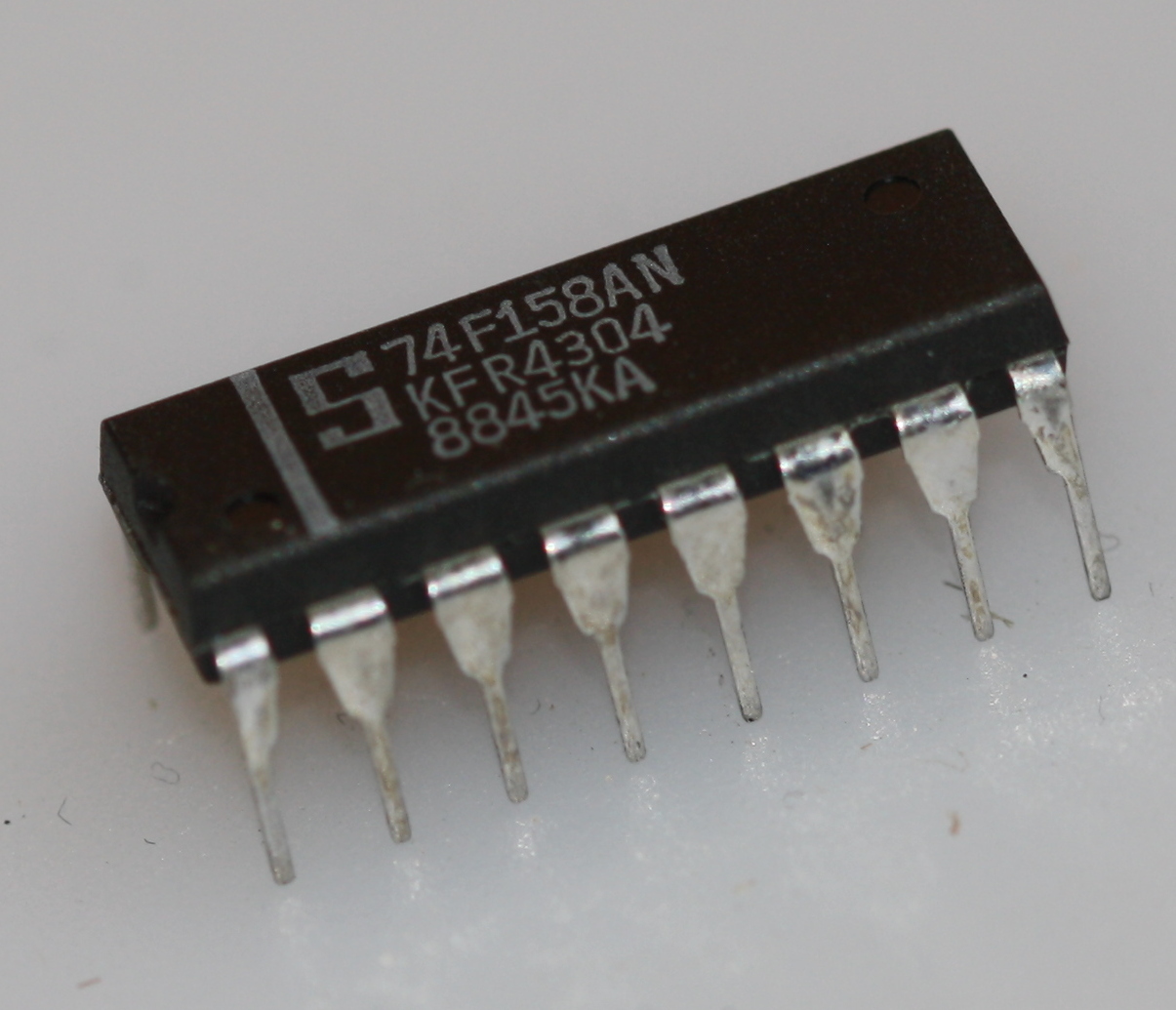 74F158AN, Quad 2-Input Multiplexer, DIP-16