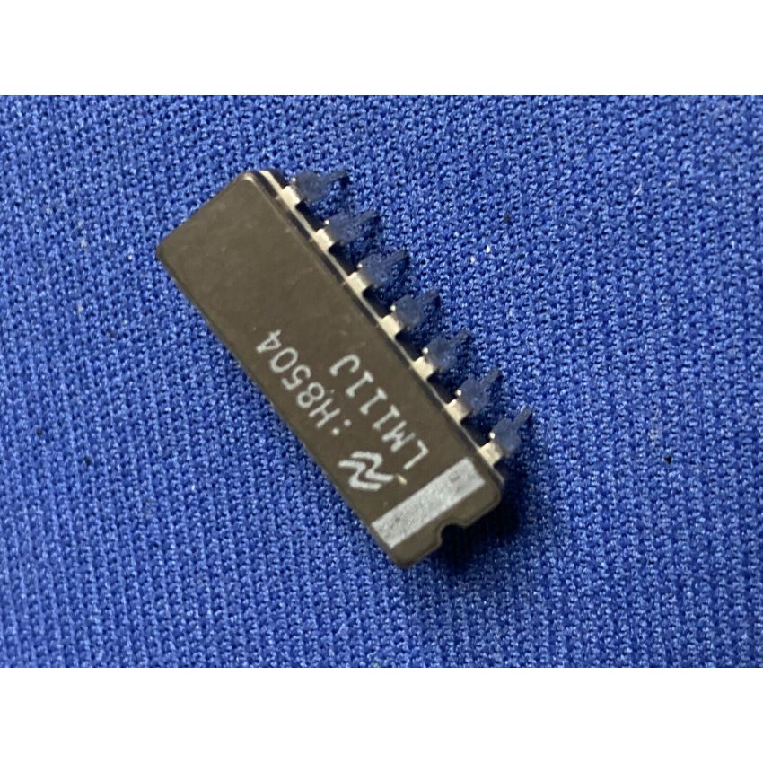 LM111J ,Voltage Comparator - DIP Package, 30V Differential Input, Low Power Consumption (135 mW)