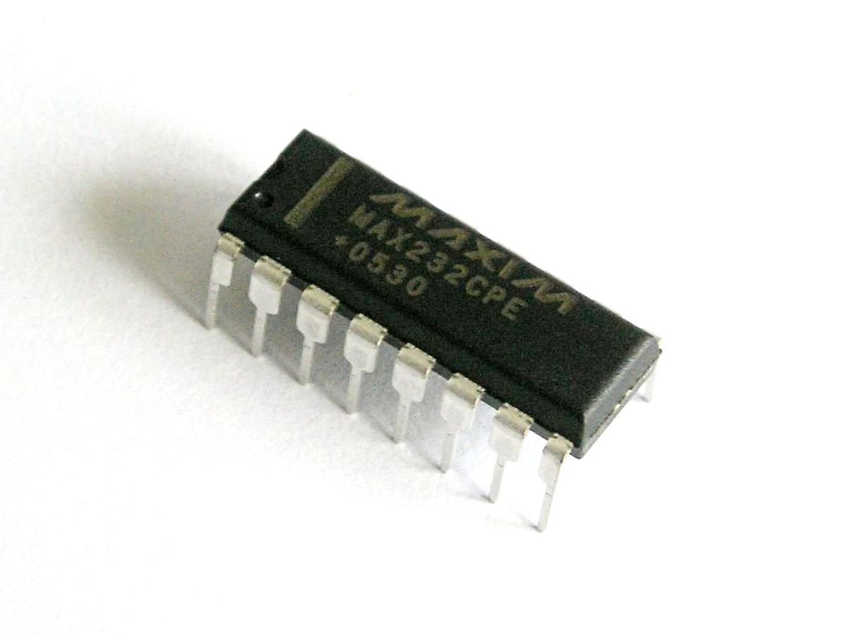 MAX232CPE DIP-16 ,+5V Powered Dual RS-232 Driver/Receiver - 120 kbps Data Rate