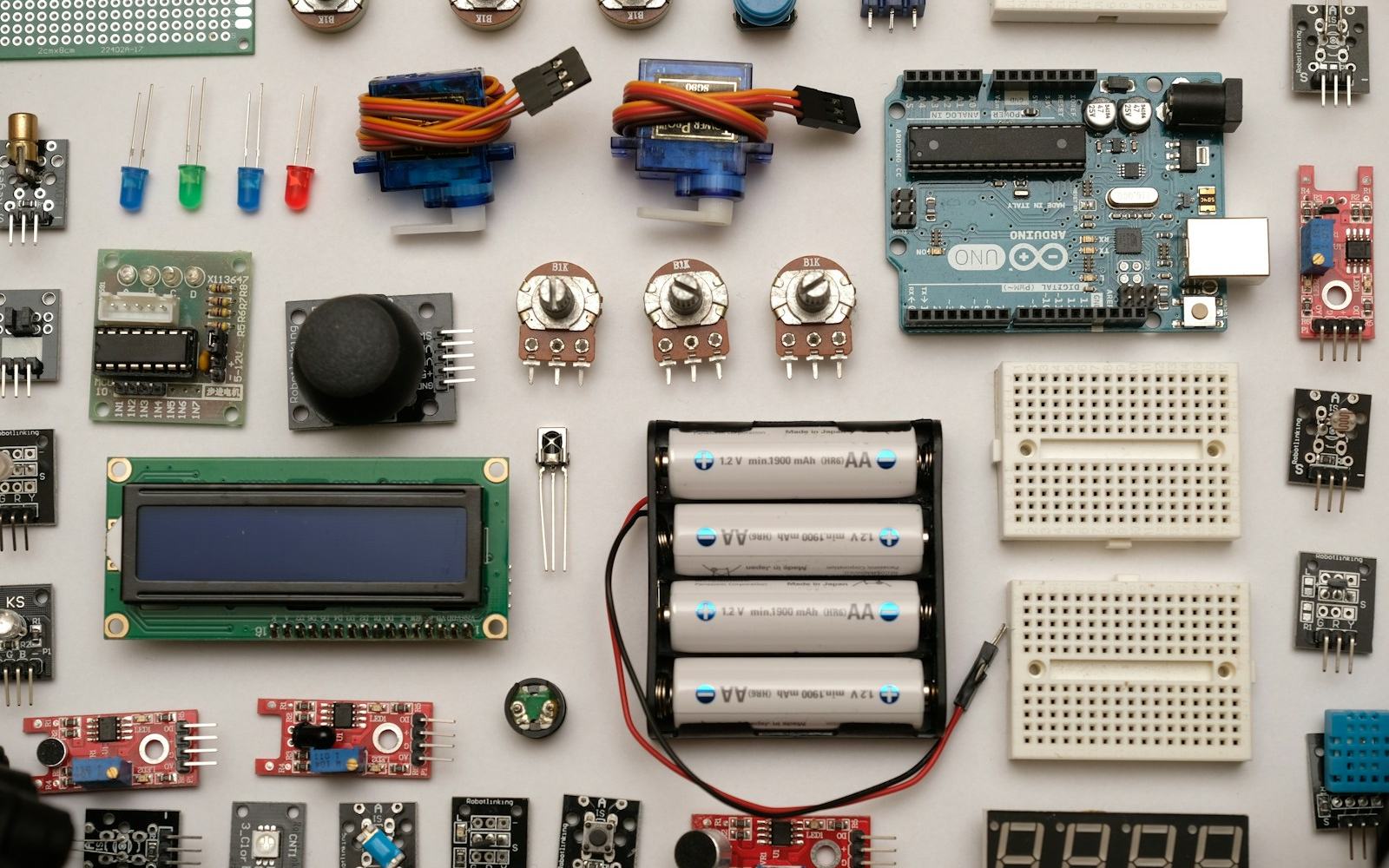 Electronic components, development boards and sensors stocked by Besomi